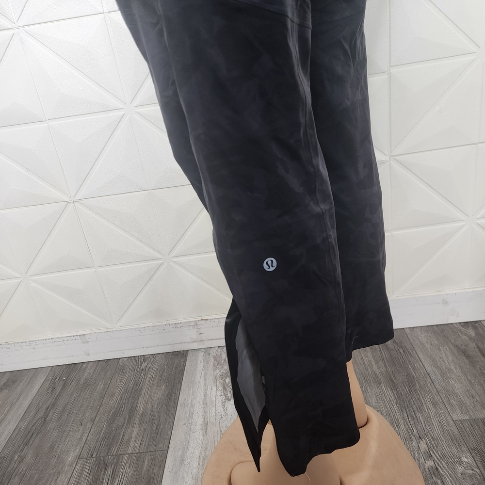 Lululemon Black Camo Zip-Leg Pants Size 6 Belted Utility Style - Picture 7 of 9